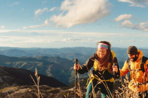 Comment développer sa résilience à travers les sports de pleine nature